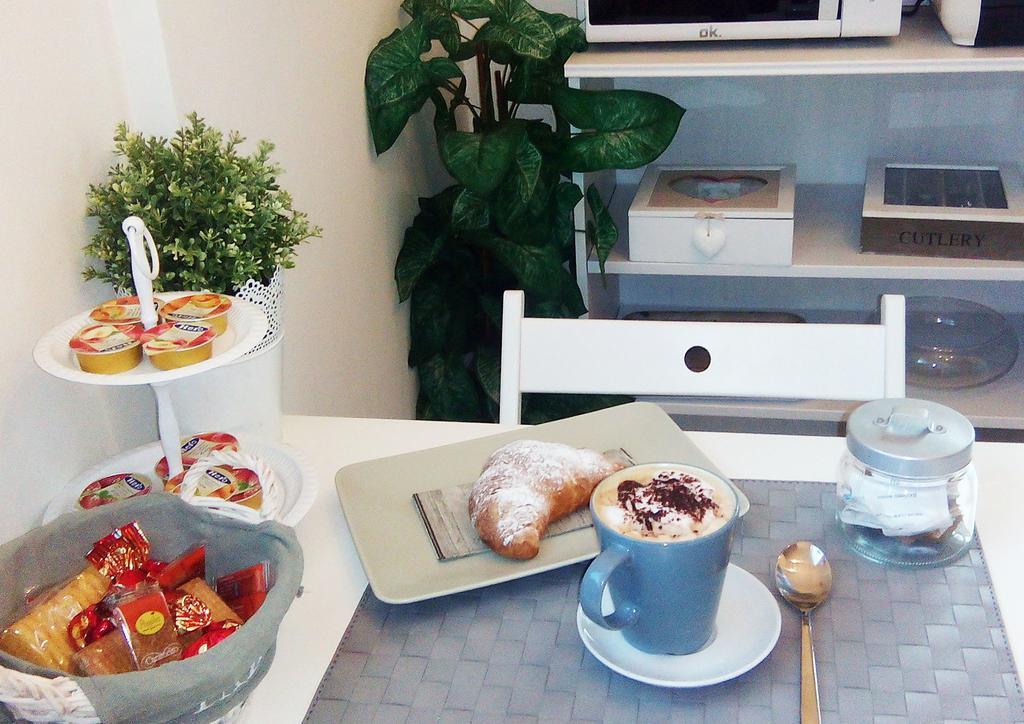 La Casa Delle Betulle Bed & Breakfast Cardano Al Campo Rom bilde